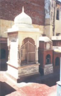 Pushpa samadhi of Srila Bhakti Siddhanta Saraswati Thakur