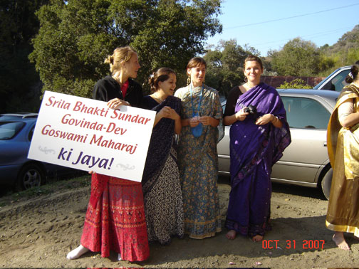 Kamala,Annapurna,Nadia and Madhumita devi dasis wait with a welcome sign.
