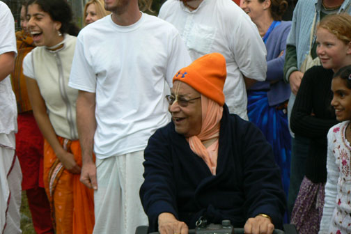 Srila Gurudev takes a tour of the property with the devotees