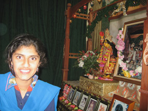 Kumari Rohini Devi (daughter of Ramananda Prabhu and Nandarani Didi) loves to serve Mahaprabhu.