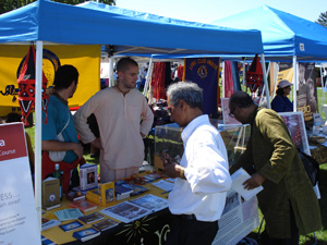 In the afternoon there was a nice kirtan at the tent.