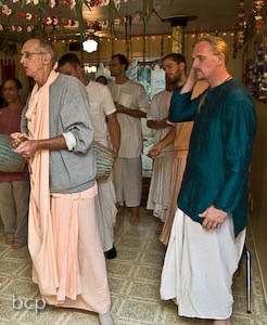 Siddhanti Maharaj leads everyone in the Tulsi Puja kirtan.