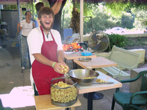 Rattan Krishna works on the potato seva.