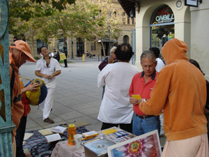 Many people showed interest and Kamal Krishna Prabhu was eager to share our books with the sincere inquisitors.