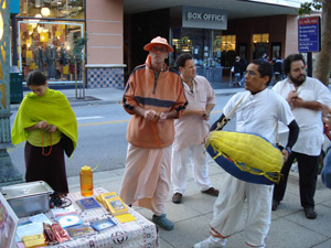 The kirtan continued in this spot for an hour and a half. The devotess took turns leading. From left: Prabhu's Arindam Krishna, Nowla Kishore, Adi Kesava and Siddhanti Maharaj, then Mahadevi, Siddhanti Maharaj, Prabhu's Jagadananda, Adi Kesava and Arindam Krishna.