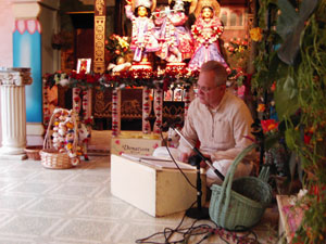 Then Sarvabhavana Prabhu came and led the program.