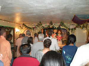 The last kirtan of the evening.