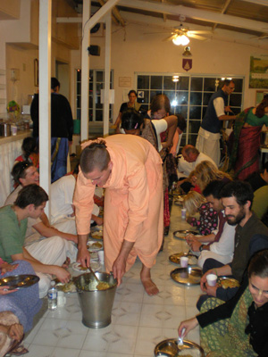 Kamal Krishna Prabhu serves one of the sabjis.