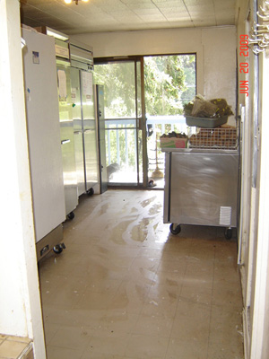 The refrigerator room is now spotless.