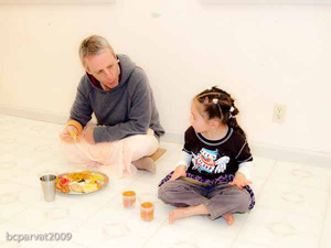 Goswami Maharaj talks with young Nandini, granddaughter of Krishnapriya Didi.