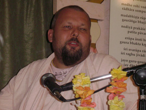 Sripad Avadhut Maharaj also spoke to the devotees.