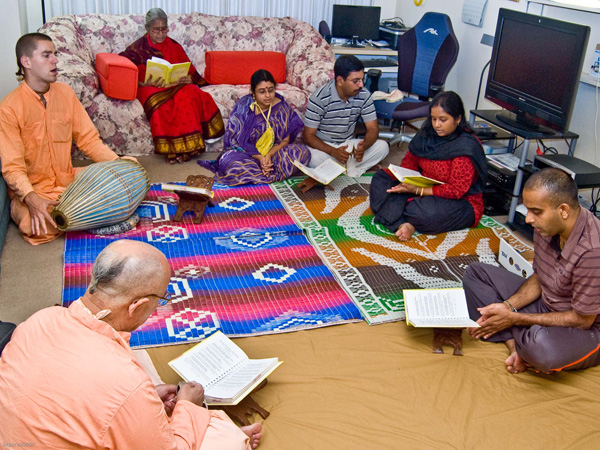 Chanting kirtan at the home of Sridhar Prabhu and Madhumita Didi.