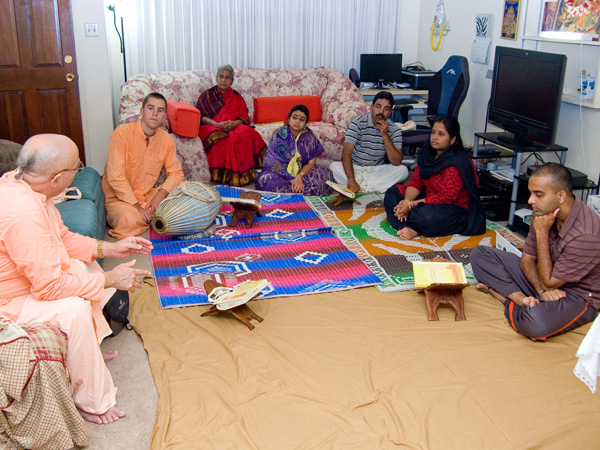 Sripad Janardan Maharaj speaks about serving the devotees of the Lord.