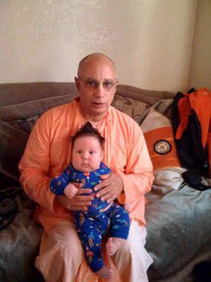 Sripad Janardan Maharaj gets to know little Madav Das.