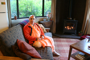 Janardan Maharaj is joined by Kamal Krishna Prabhu and Sripad Siddhanti Maharaj for some Harinam Sankirtan.