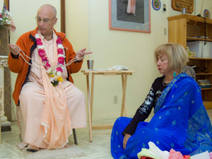 Sripad Janardan Maharaj performs the Hari Nam initiation ceremony on behalf of His Divine Grace Srila Bhakti Sundar Govinda Goswami Maharaj