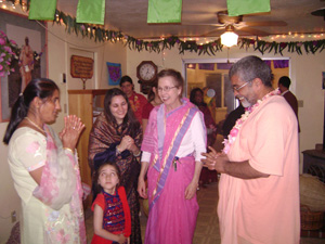  Nandarani, Abha with young Lavanika and Jivana Didis met with Akincan Maharaj.