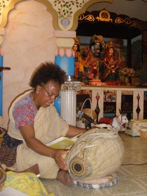 She also led the group in singing the beautiful bhajans with her sweet voice.