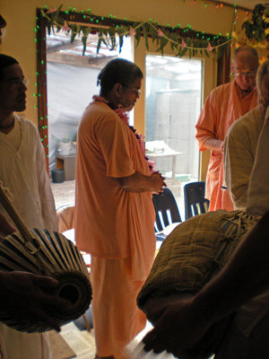 Sripad Akincan Maharaj was also present.