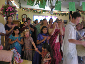 The kirtan picked up and everyone was happily participating.