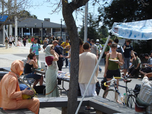 The busy courtyard was full with students.