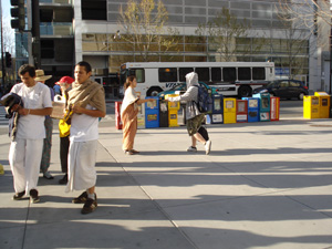 The kirtan party stopped for a long time in front of the new San Jose Public Library. This facility is used by the local University and families alike. 