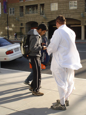 Vidura Krishna Prabhu offers an invitation to a student.