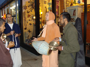 And once again back downtown as the lights come one the kirtan continues.