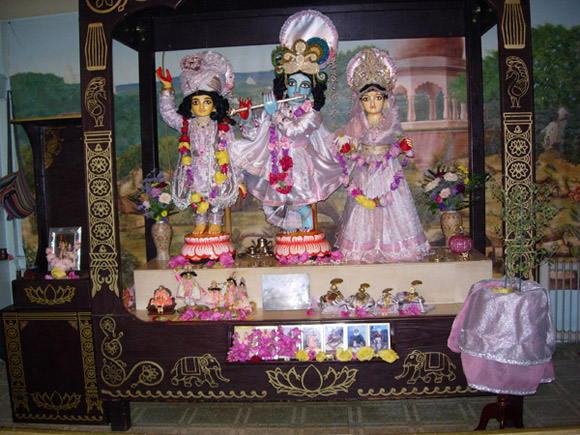Sri Sri Guru Gauranga Gandharvika Giridhari Jiu