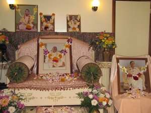 The Vyasasana is adorned with so many beautiful flowers.
