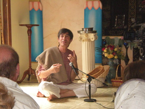 Nrihari Prabhu told the story how he met Srila Prabhupada and by His mercy they opened a center in Buenos Aires.
