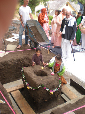 Kumaris Sivani and Lavanika.