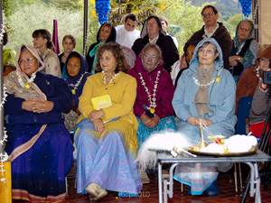 Srimatis Dikshavati, Rasangi, Yasoda and Kumkum Didis.