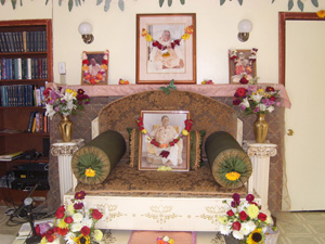 Srila Gurudevs Vyasasana.