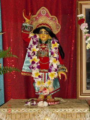 Sri Gauranga Sundar Mahaprabhu, accepting His new Vyasa Puja outfit offering from Swarnangii Didi!