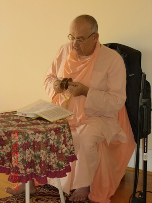 His Holiness Sripad B.C. Parvat Maharaj leading the program.