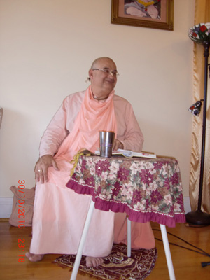 Sripad Parvat Maharaj inspired and pleased the devotees with his talk.