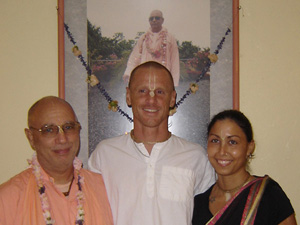 Sripad Janardan Maharaj, Giridhari Prabhu and Supriya Krishna Devi Dasi.