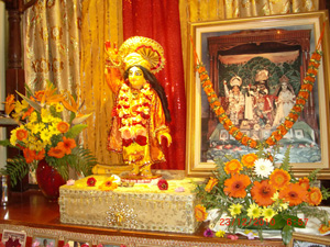 Effulgent Gauranga Sundar Mahaprabhu in His new outfit. 