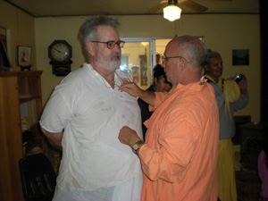 Srila Bhakti Pavan Janardan Maharaj places Jonathan's neckbeads.