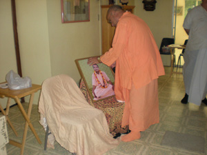 Srila Acarya Maharaj's picture is garlanded.